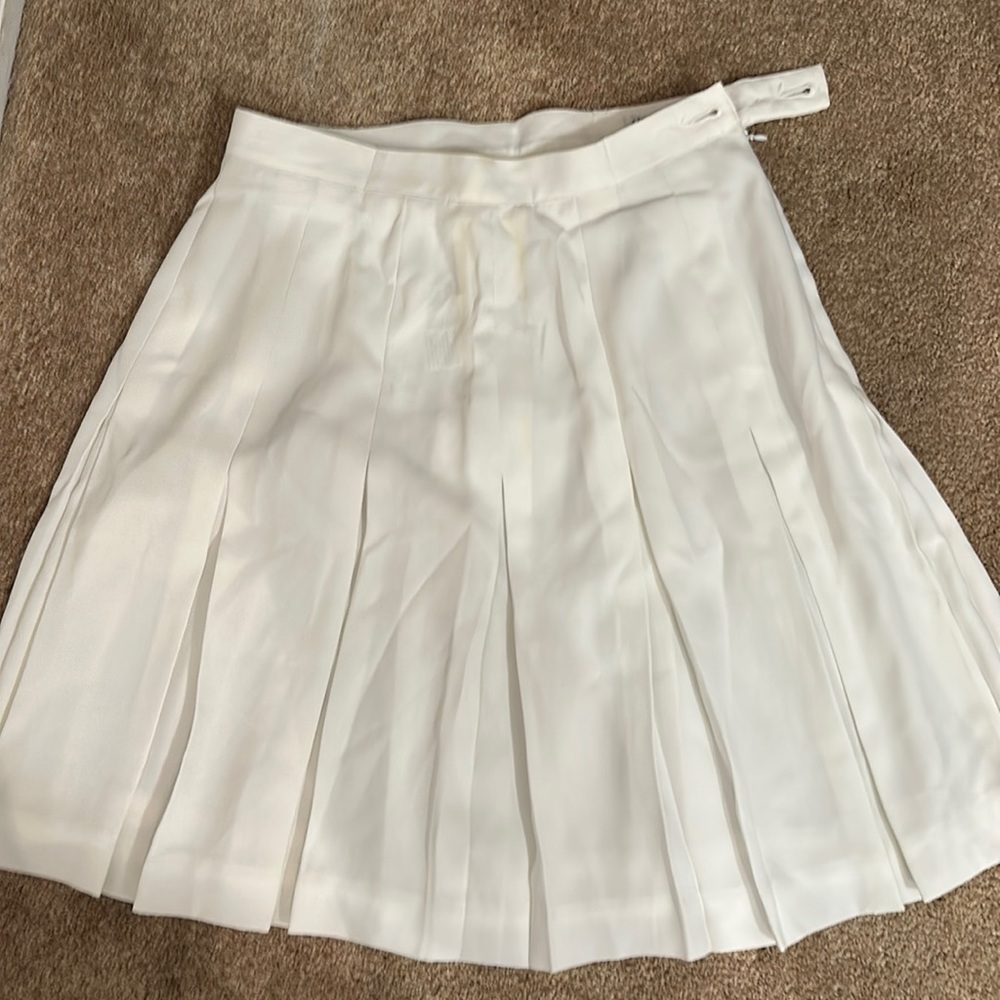 White pleaded skirt